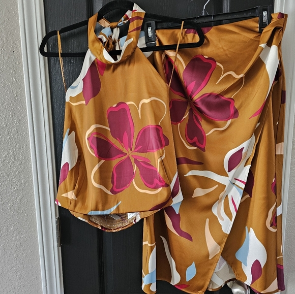 Sigrid Olsen 2 Piece Halter & Skirt Set - Picture 5 of 8